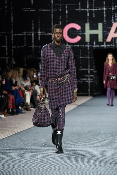 Look 18